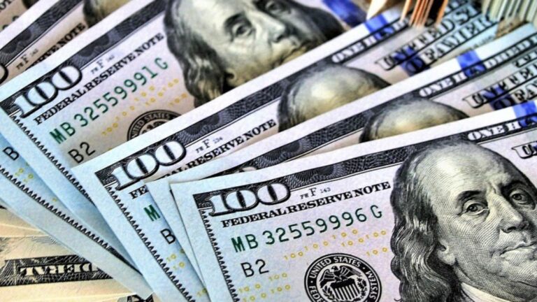 El Gobierno confirma que interviene en el mercado del dólar a través del Tesoro
