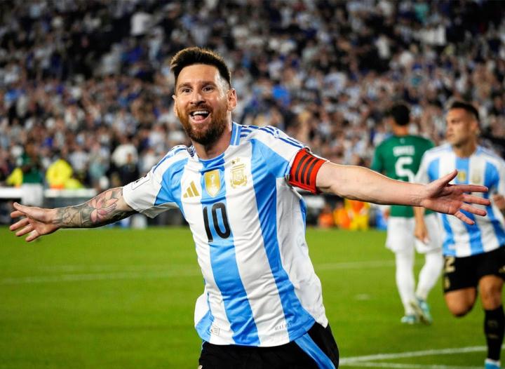 Messi dio un show en su despedida y Argentina goleó