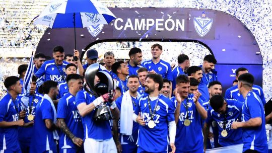 Vélez volvió a ganar otra final: venció 2 a 0 a Central Córdoba y se coronó campeón de la Supercopa Argentina