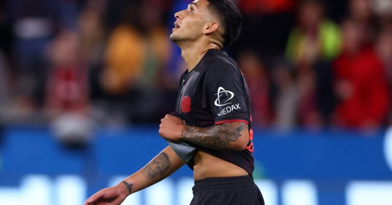 Equi Fernández se fue expulsado en su debut en Alemania, Exequiel Palacios se lesionó y el Diablito Echeverri no ingresó