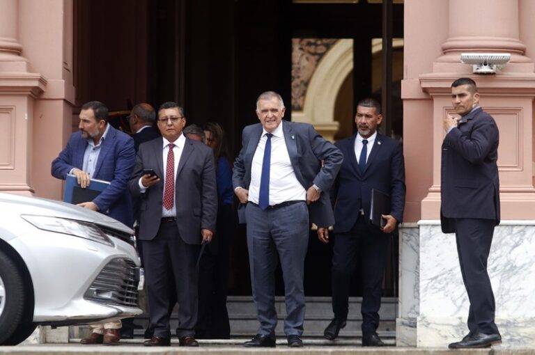 Los gobernadores peronistas suspendieron una cumbre en Tucumán para no parecer destituyentes