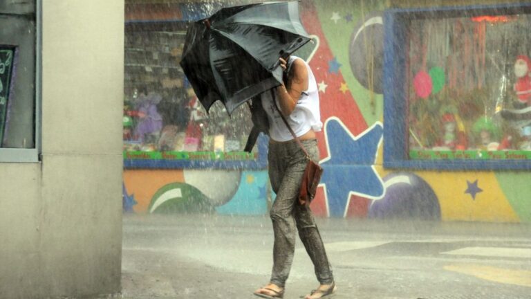 El SMN renovó el alerta naranja por tormentas para Rosario