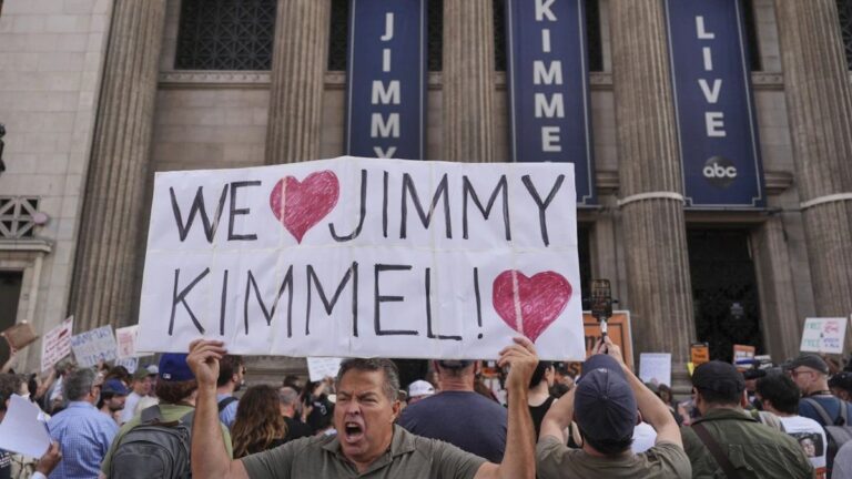 Tras la suspensión por los comentarios sobre Kirk, Jimmy Kimmel vuelve con su programa