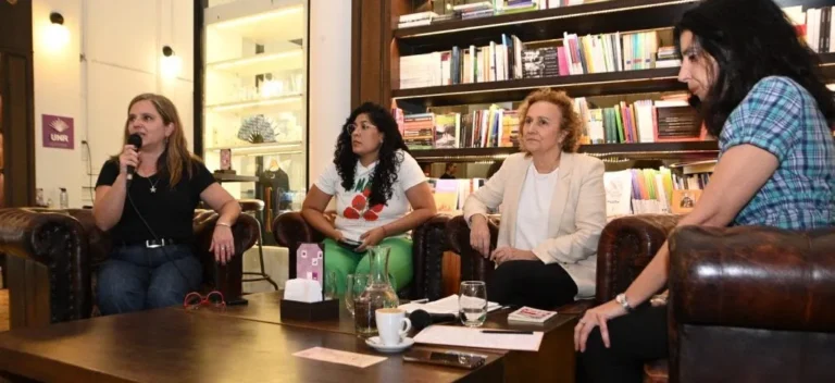 Se presentó la revista digital DeLiberarNos 13: tecnologías, feminismos y derechos en debate en la sede Maipú de la UNR