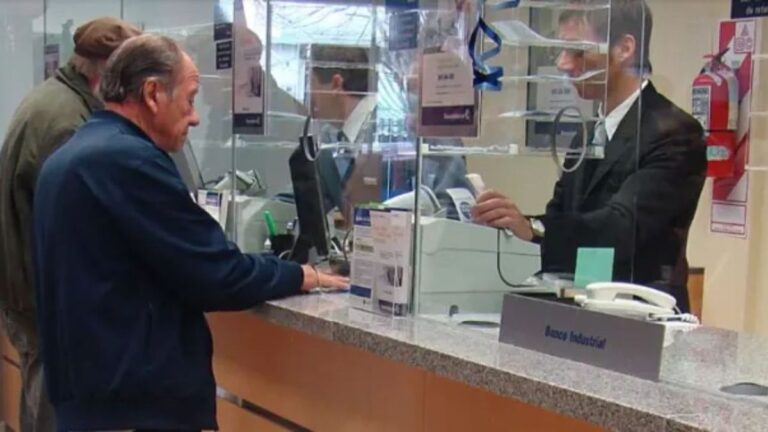 Los bancarios lograron otro aumento salarial: a cuánto asciende el sueldo inicial