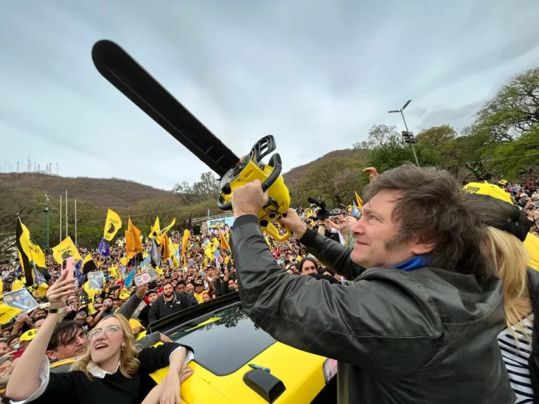 Sigue la motosierra: Milei quiere llevar el gasto público al 25% del PIB y recortará seis puntos más