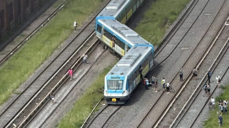 Descarriló una formación del Tren Sarmiento en Buenos Aires: 20 heridos