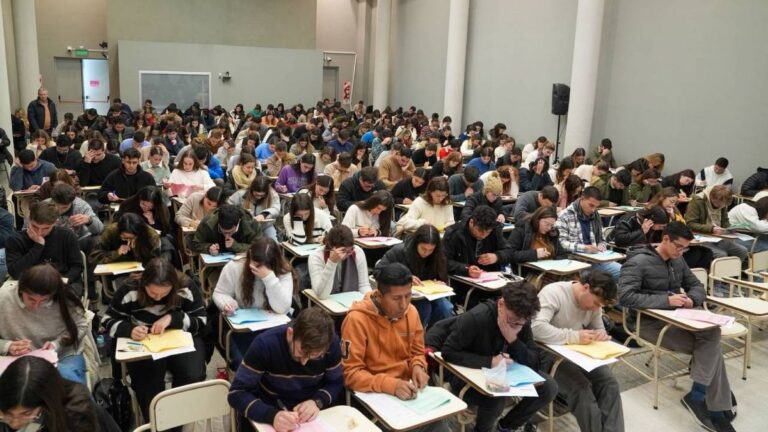 Santa Fe se hace cargo de las residencias médicas: «El gobierno nacional se lava las manos»