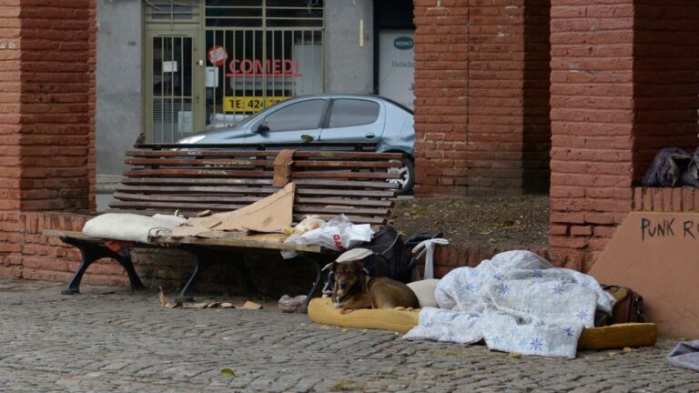 Ataques incendiarios contra personas en situación de calle: al menos cuatro casos durante 2025