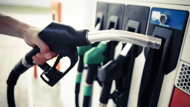 Por las subas de los precios, las ventas de combustibles cayeron fuerte en noviembre