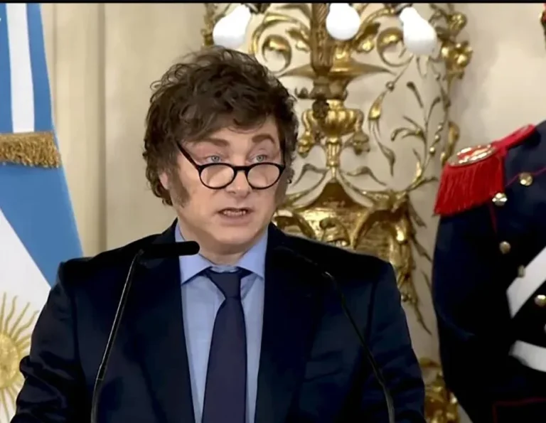 Va contra los derechos de intimidad: presentaron un amparo judicial para suspender el decreto de Milei que reforma la ley de Inteligencia