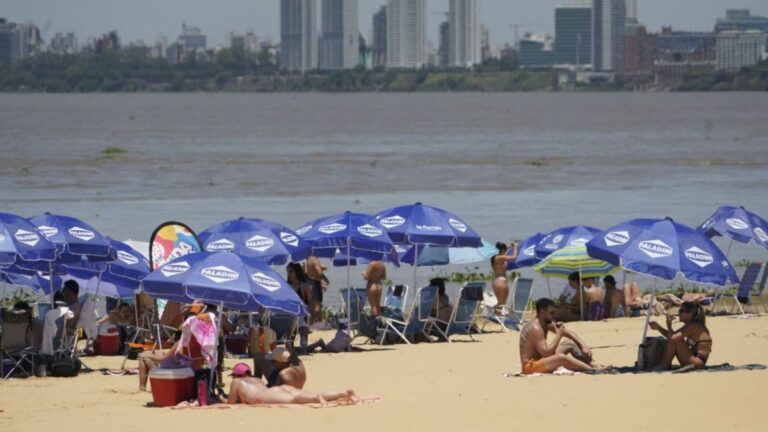 Lluvia de arena en La Florida: llegan 50 barcos para rellenar y agrandar la playa