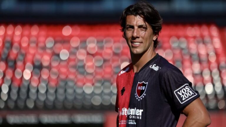 Cómo juega el delantero que llegó a Newell’s con muchos goles bajo el brazo