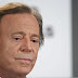 El escándalo Julio Iglesias se agrava: la Fiscalía escuchará a dos extrabajadoras bajo protección