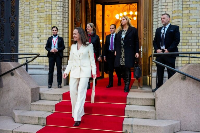 El Washington Post dice que Trump vetó a Corina, celoso porque le ganó el Nobel de la Paz