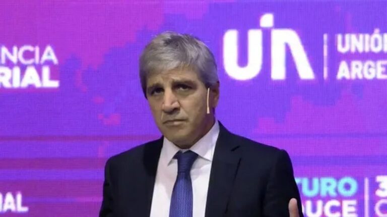 Luis Caputo informó que el año 2025 volvió a cerrar con superávit fiscal