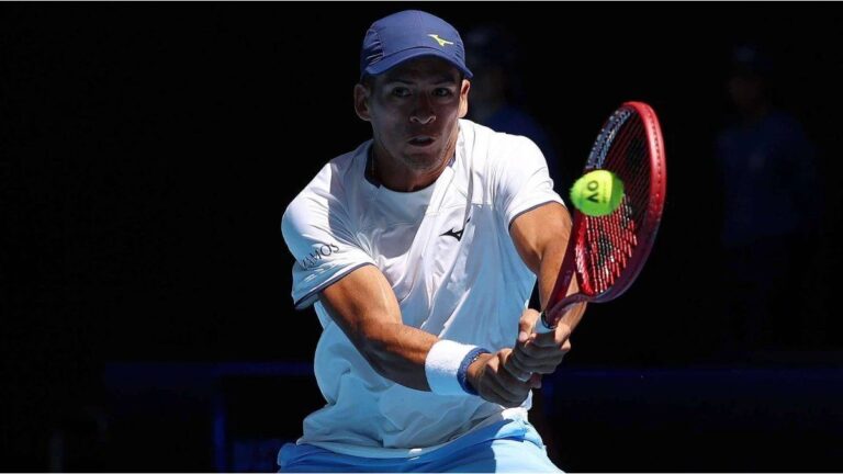 Abierto de Australia: Sebastian Baez sigue a paso firme y Sinner pasó sin traspirar