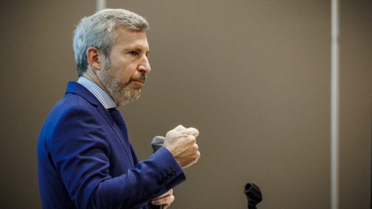Rogelio Frigerio denunció que ocultaron dispositivos de espionaje en su oficina