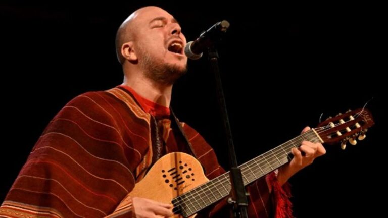 Un espacio cultural rosarino abre su peña en Cosquín y hace historia