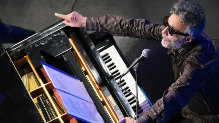 La vida y obra de Fito Páez a través del cine en el Patio de la Facultad de Humanidades