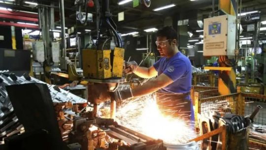 Pese al optimismo por la reforma, el sector privado mira con preocupación la caída de la actividad y el empleo