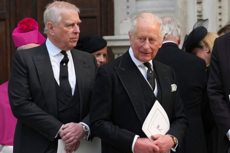 Andrew Lownie, sobre el caso Epstein: El rey Carlos podría verse obligado a abdicar por el escándalo de su hermano Andrés