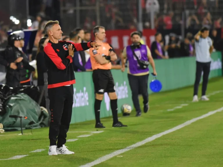 Panorama rojinegro: Lucas Bernardi estará al frente del plantel de Newells de forma momentánea