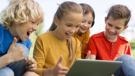 Educación e IA: Córdoba abre el debate sobre el impacto de los celulares en las aulas