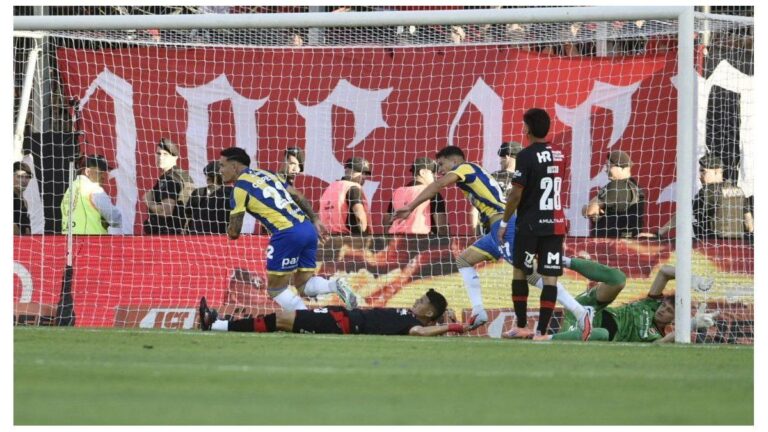 Enzo Copetti, el testarudo del gol que inscribió su nombre en mayúsculas en la historia del clásico