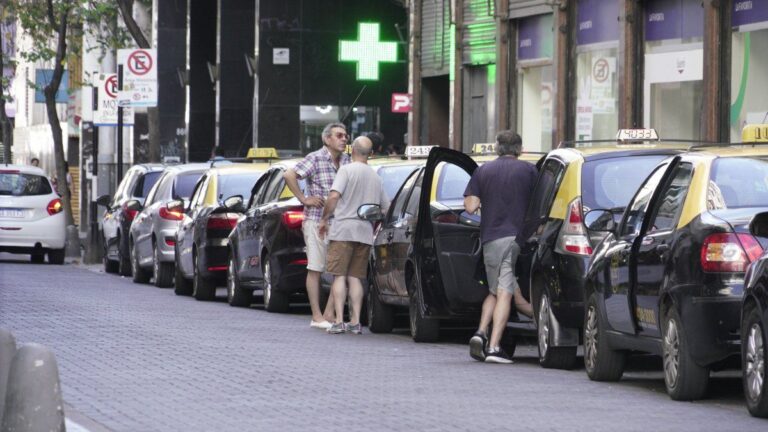 Minimizan el impacto del ajuste en los taxis de Rosario: «El aumento es una medialuna»