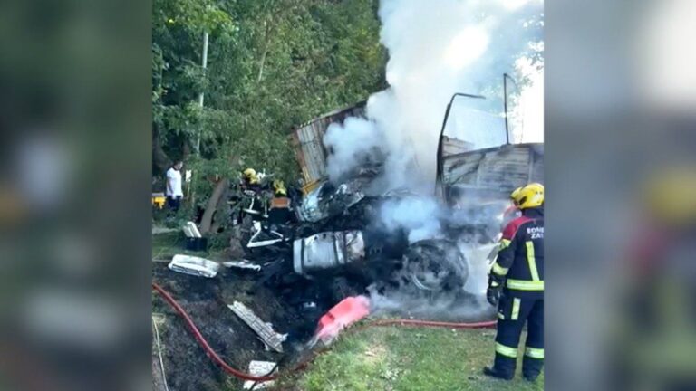 Choque frontal entre dos camiones en Zavalla: uno se incendió y una persona murió