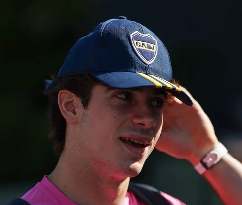 El look con el que Colapinto llegó al GP de Australia