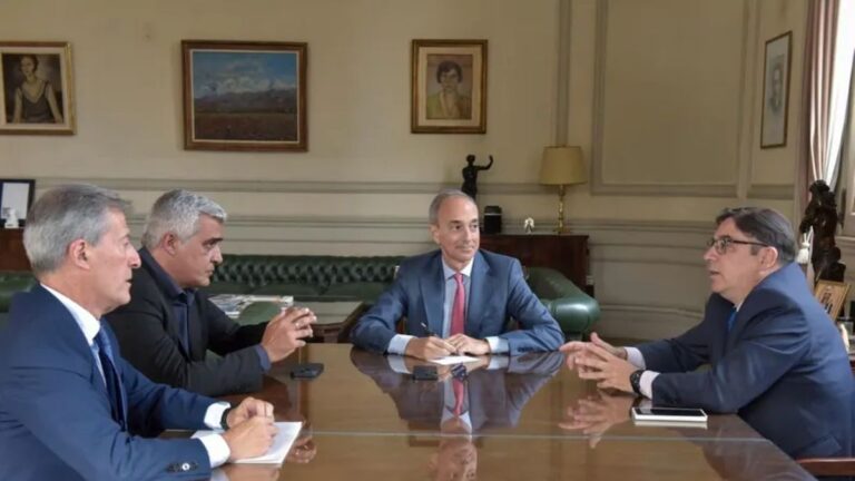 Mientras el Gobierno prepara una propuesta «pagable», las universidades anunciaron que no iniciarán el cuatrimestre