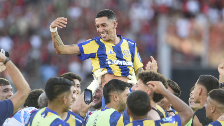 Ángel Di María disfruta la felicidad plena de los hinchas de Central tras el clásico
