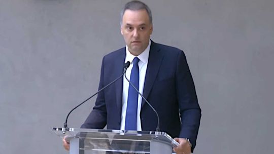 Manuel Adorni cerró el Argentina Week en Nueva York y respondió a las críticas por el viaje de su esposa