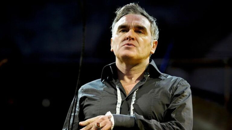 Morrissey lo hizo de nuevo: canceló un show en España por «falta de sueño»