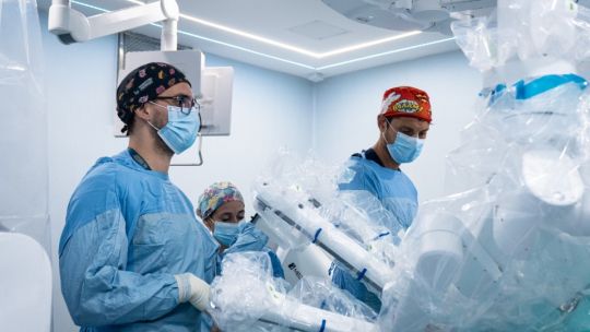 Cirugía robótica en Córdoba: el Hospital Privado aplica tecnología de alta precisión para acelerar la recuperación