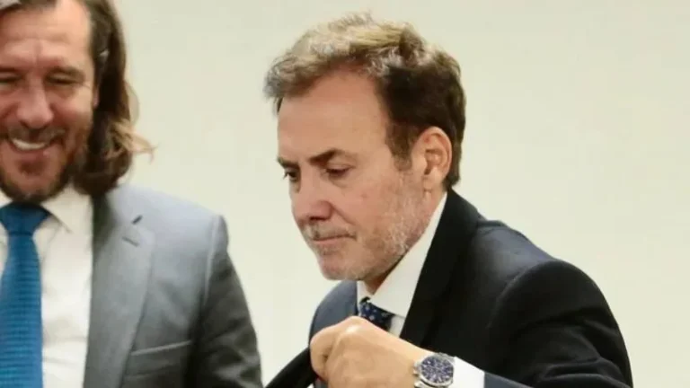 Un juez en la mira: Las azafatas de Maraniello, el mote para empleadas obligadas a usar minifaldas