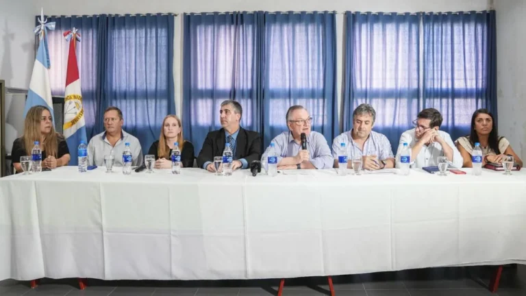 Autoridades del gobierno de Santa Fe en conferencia de prensa por el ataque en la escuela de San Cristóbal