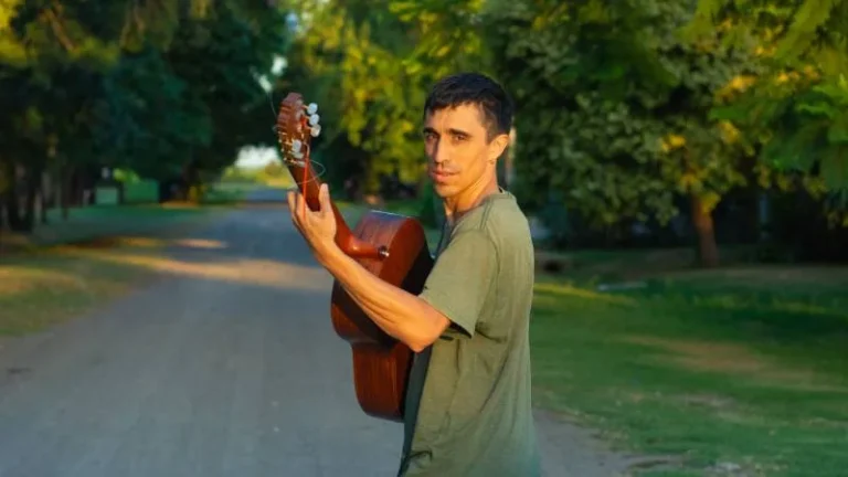 Agustín Priotto, músico rosarino, presentando su ciclo Sagrario