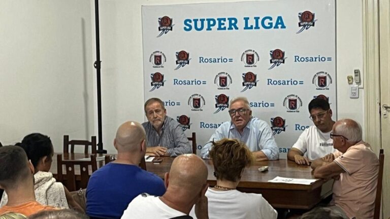 Reunión plenaria de la Asociación Rosarina de Básquet con representantes de clubes en su sede.