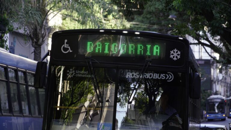 Colectivo interurbano en una ruta de la provincia de Santa Fe