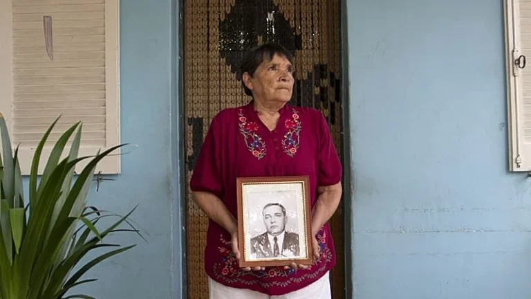 Berta Carranza, hija de una víctima de los fusilamientos de 1956, durante una entrevista.