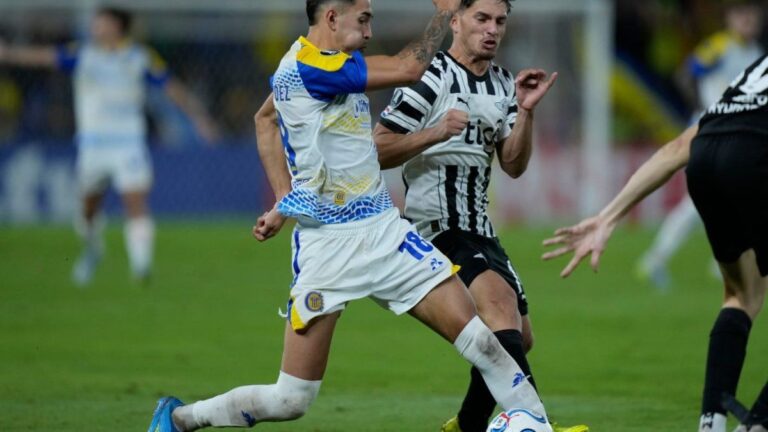 Jugadores de Rosario Central en entrenamiento previo al partido contra Sarmiento.