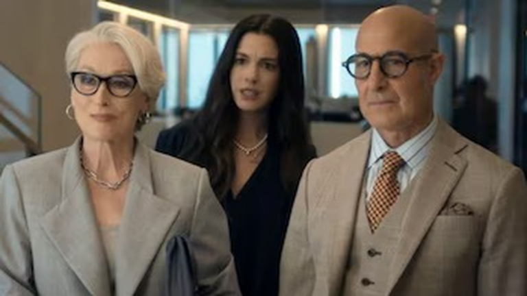 Afiche de la película El diablo viste a la moda 2 con los personajes principales