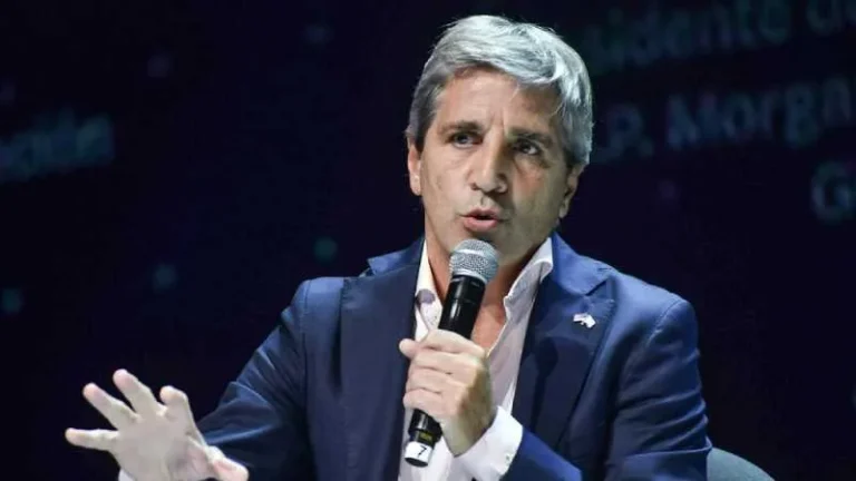 Ministro de Economía Luis Caputo durante su discurso en ExpoEFI 2026