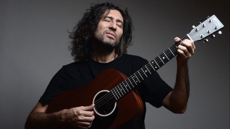 Gonzalo Aloras en concierto íntimo con piano y guitarra