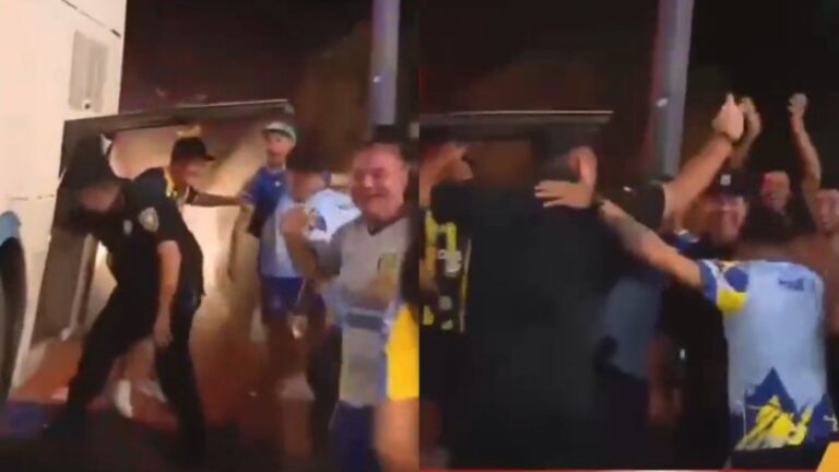 Hinchas de Rosario Central celebrando en un colectivo junto a un comisario paraguayo.