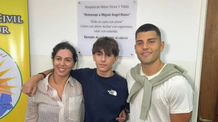 Homenaje a Miguel Ángel Russo en el Hospital de Niños Vilela de Rosario.