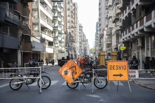 Obras de mejoramiento en una calle de la ciudad de Santa Fe